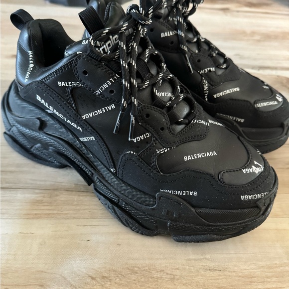 Balenciaga Black Logo Sneakers - Picture 1 of 4